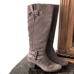Suede leather boots - Easy Spirit - size 5.5. Super comfy